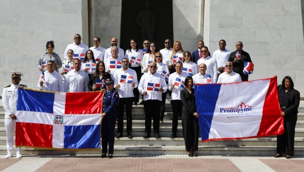Promipyme deposita Ofrenda Floral en el 182 aniversario de la Independencia Nacional